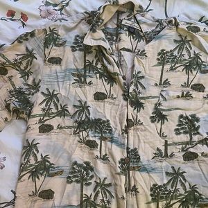 Tommy Bahama 100% Silk Short Sleeve Button Down